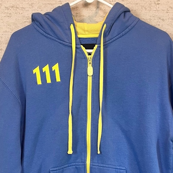 Fallout Bethesda Vault 111 Blue Yellow Sweatshirt Hoodie Zip Up Number 111 Sz M - Picture 2 of 16